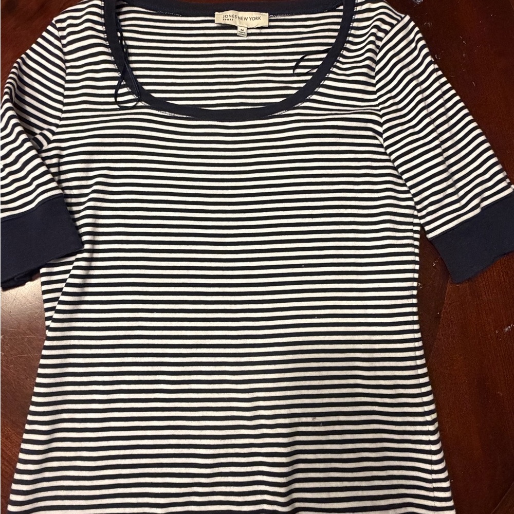 Jones New York Black and White Striped Short Sleeve Tee